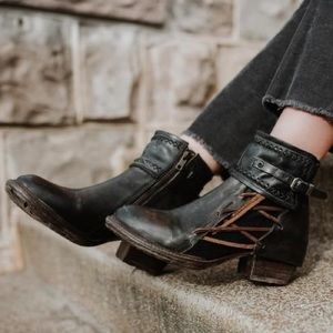 Freebird Max Booties Black & Brown Leather Sz8 EUC